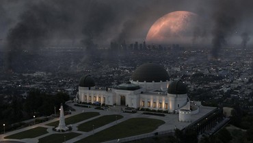 Bulan Tabrak Bumi di Trailer 'Moonfall' Garapan Roland Emmerich