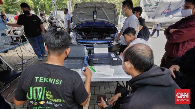 Dinas Lingkungan Hidup DKI Jakarta membuka layanan uji emisi mobil dan motor gratis di DKI Jakara setiap hari Selasa dan Kamis.
