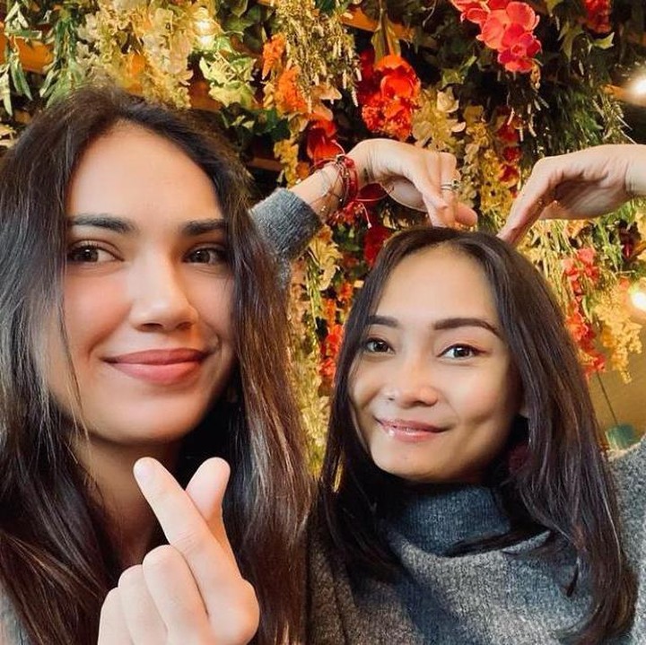 <p>Tak jarang pula, warganet menilai Haico dan Mutiara seperti adik kakak, Bunda. Keduanya terlihat kompak jika berpose di depan kamera. (Foto: Instagram @discoangel)</p>