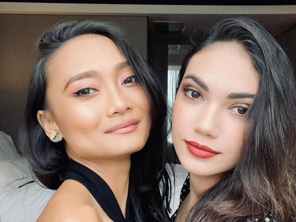 7 Potret Kedekatan Haico Van der Veken dengan Ibu Sambung yang Masih Muda, Bak Adik Kakak