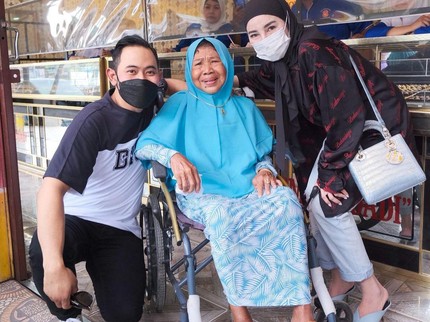 Crazy Rich Malang Turun Tangan Beri Panti Jompo Rp100 Jt, Siap Jadi Anak Trimah