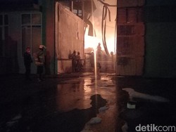 Damkar Ungkap Kendala Memadamkan Kebakaran Pabrik Korek di Tangerang