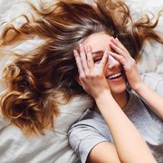 Selain Rutin Bangun Pagi, Ini 5 Kebiasaan Orang Cerdas & Sukses Setiap Harinya! Tiru Yuk
