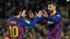 Pique Tertawa Usai Barcelona Gagal Dapat Messi