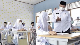 Tinjau PTM Terbatas di Cianjur, Wagub Jabar Berpesan Siswa Tak Gaptek