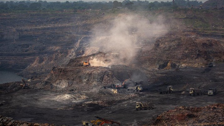 Mining is in progress at an open-cast mine near Dhanbad, an eastern Indian city in Jharkhand state, Friday, Sept. 24, 2021. Efforts to fight climate change are being held back in part because coal, the biggest single source of climate-changing gases, provides cheap electricity and supports millions of jobs. It's one of the dilemmas facing world leaders gathered in Glasgow, Scotland this week in an attempt to stave off the worst effects of climate change. (AP Photo/Altaf Qadri)