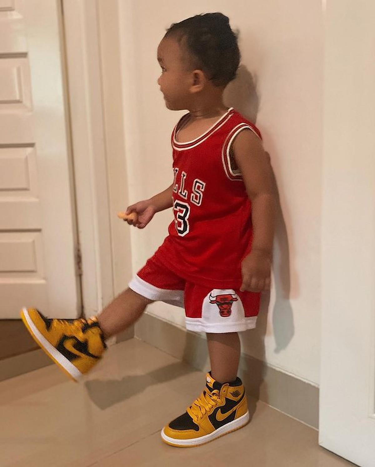 Mutia Ayu perdana memperlihatkan wajah Gewa putri tunggalnya dengan mendiang Glenn Fredly&period; Yuk kita intip potretnya&excl;