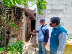 Potret Tembok yang Dibongkar untuk Akses Rumah Keluarga Ridwan