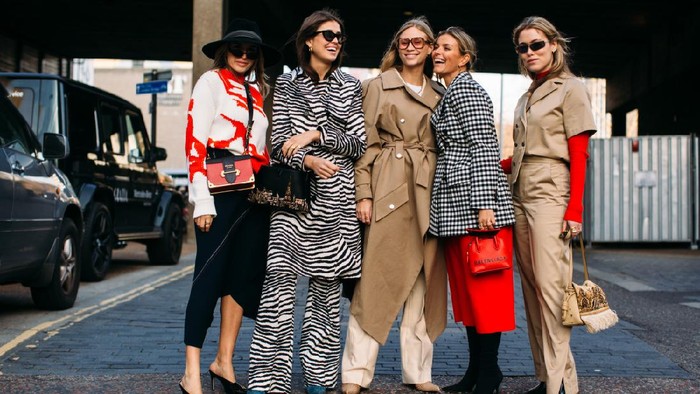 Nggak Suka Pakai Dress? 7 Ide Fashion dengan Celana Berikut Juga Bisa Bikin Anggun Lho! Nggak Suka Pakai Dress? 7 Ide Fashion dengan Celana Berikut Juga Bisa Bikin Anggun Lho!