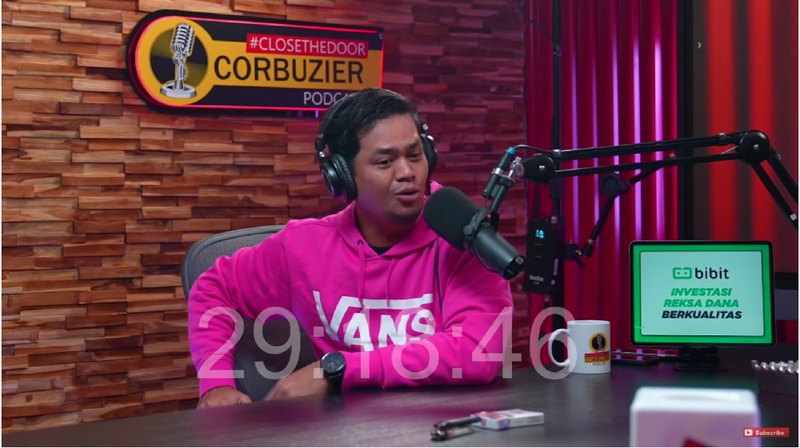 Surya Insomnia menjadi tamu di podcast Deddy Corbuzier