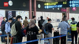 VIDEO: Penumpang Senang Sarat Naik Pesawat Cukup Tes Antigen