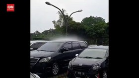 VIDEO: Penjelasan BMKG Soal Viral Hujan Guyur 1 Mobil