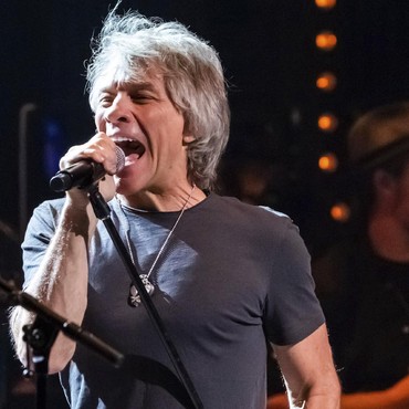 Jon Bon Jovi Positif COVID-19, Konser Dibatalkan