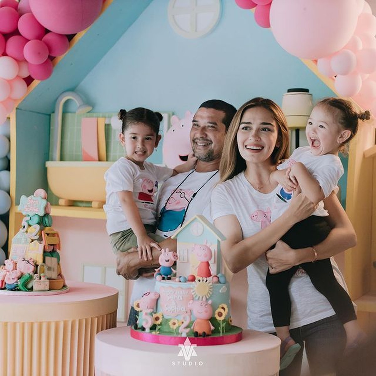 Baru-baru ini Yasmine Wildblood menggelar acara ulang tahun dua putrinya&comma; Seraphine dan Sophia datangkan waterpark ke rumah&period; Yuk intip&excl;