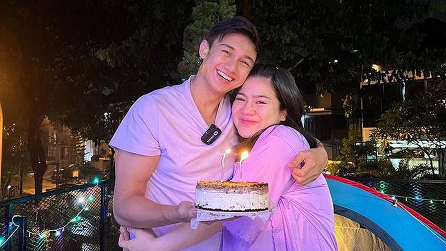 Felicya Angelista mendapat kejutan manis dari sang suami tercinta Hito Caesar di hari ulang tahunnya yang ke 27. Yuk intip!
