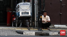 FOTO: Aktivitas Warga di Antara PPKM Level 1 dan Ancaman Gelombang 3