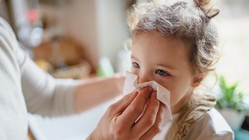 LANGKAH MELAKUKAN CUCI HIDUNG PADA ANAK