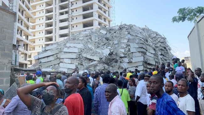 Sebanyak 16 orang tewas dan beberapa dilaporkan hilang akibat apartemen di Ikoyi, Nigeria, ambruk pada Senin (1/11).