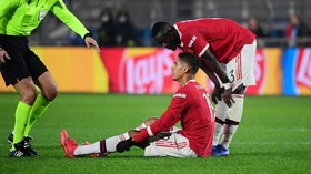 Atalanta vs Man Utd: Viral Baily Tak Mau Lepas Pelukan ke Ronaldo