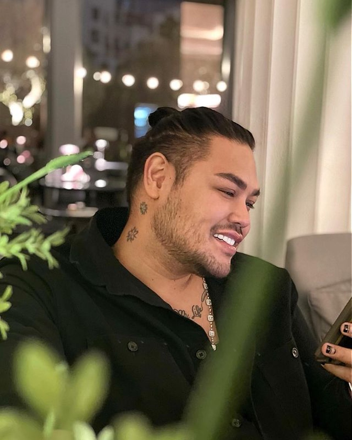 Publik sedang dihebohkan oleh kasus Rachel Vennya kabur dari karantina&comma; namun 6 artis ini malah asyik jalani karantina&period; Yuk intip&excl;