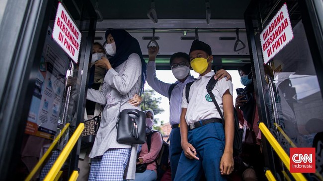 Walkot Bogor setop PTM 100 persen di setiap tingkatan sekolah, sementara itu Bupati Bogor menyetop PTM tingkat TK, PAUD, SD, dan SMP di zona merah.