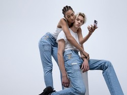 Beli Celana Jeans Rp 15 Jutaan Dapat Samsung Galaxy Z Flip 3