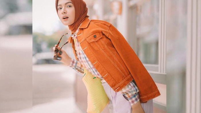 Inspirasi Padu Padan Jaket Hijab ala Selebgram Bella Attamimi Inspirasi Padu Padan Jaket Hijab ala Selebgram Bella Attamimi