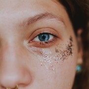 Fakta Gliter, Mikroplastik di Balik Kerlap-kerlip Cantik yang Ternyata Tidak Ramah Lingkungan