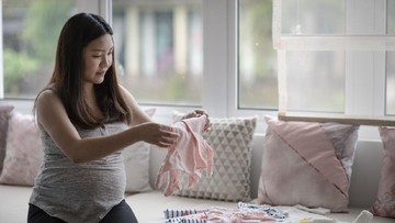 JANGAN LUPA PERHATIKAN DETAIL KECIL PADA BAJU BAYI YA, BUNDA