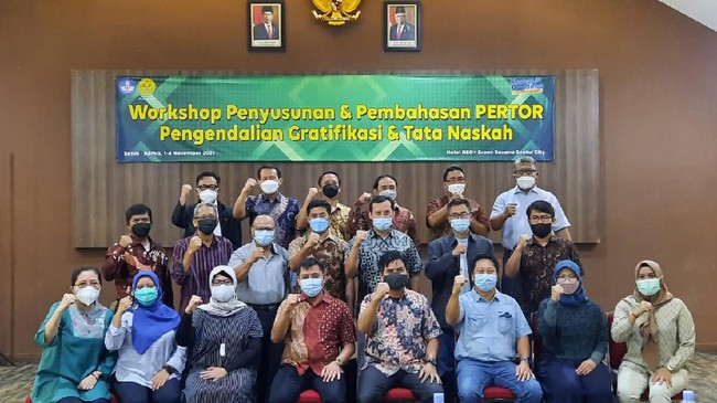 Indonesia Memanggil 57 (IM57+) Institute diketuai Praswad Nugraha yang merupakan mantan penyidik pecatan KPK.