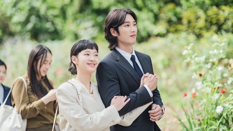 Kim Go Eun dan Ahn Bo Hyun dalam drama Korea Yumi's Cells