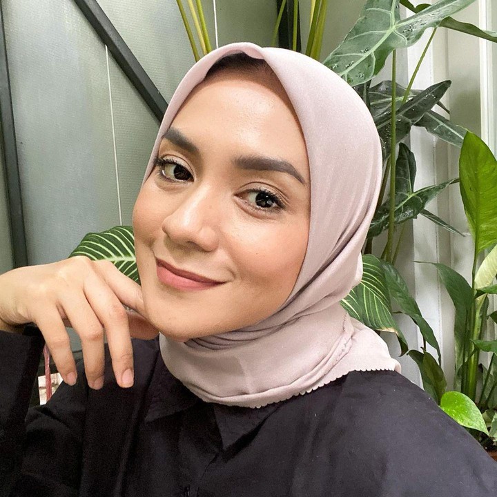 <p>Keluarga calathea juga masuk ke dalam koleksi Enno, Bunda. Ada Calathea blacklipstick, Calathea orbifolia, dan Calathea cyntia yang kalau ketiganya dijumlah mencapai Rp420 ribu. (Foto: Instagram: @ennolerian)</p>