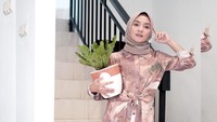 7 Potret Enno Lerian Bareng Koleksi Tanaman Hias, Unik dan Harganya Enggak Nguras Kantong Bun