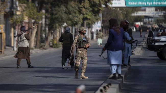 8 Kekerasan Taliban yang Kian Ganas selama 100 Hari Berkuasa Meski menggaungkan janji manis, sikap Taliban selama 100 hari berkuasa dianggap makin ganas dengan serangkaian kekerasan, dari pencambukan hingga pembunuhan.