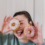 Ngidam Makanan Manis Tiba-tiba? Ini 3 Arti Kesehatan yang Perlu Kamu Sadari Sekarang Juga!