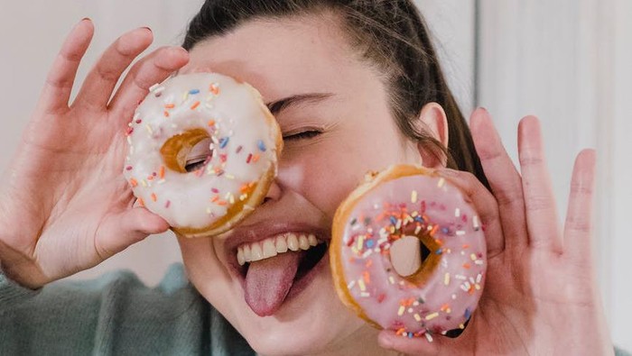 Ngidam Makanan Manis Tiba-tiba? Ini 3 Arti Kesehatan yang Perlu Kamu Sadari Sekarang Juga!
