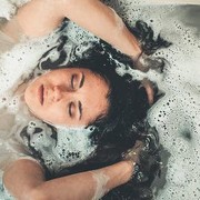 Bukan Cuma Kedinginan, Ini 4 Manfaat Mandi Air Es! Salah Satunya Tingkatkan Kesehatan Mental