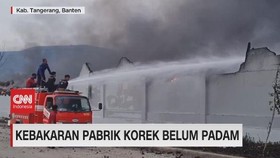VIDEO: Kebakaran Pabrik Korek Belum Padam