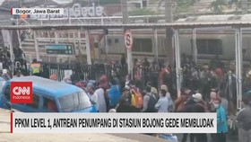 VIDEO:PPKM Level 1, Antrean Penumpang di Stasiun Bojong Gede Membludak