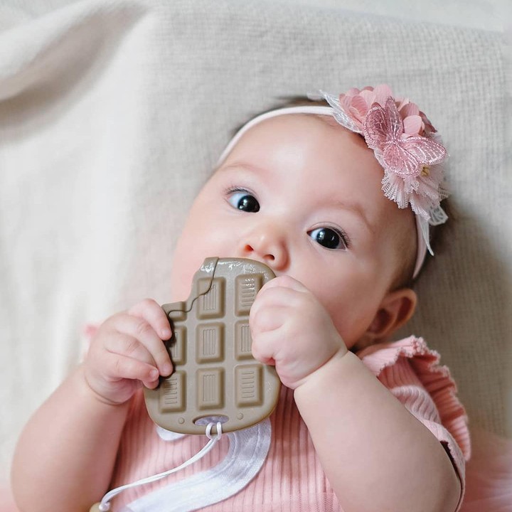<p>Karena ada darah Kanada yang mengalir di tubuhnya, <em>baby</em> Blair memiliki wajah yang bule banget nih, Bunda. Jadi semakin menggemaska, deh. (Foto: Instagram: @cfrank3030)</p>