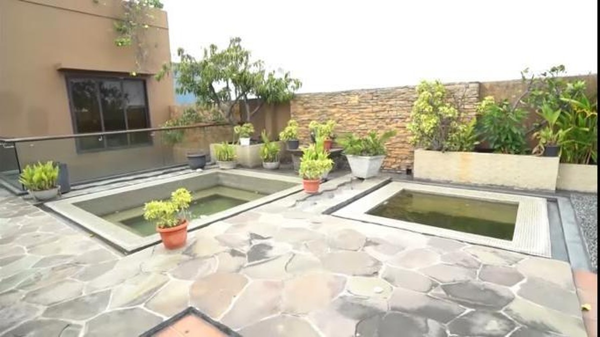 Jennifer Jill jadi sorotan usai ungkap tagihan listrik rumahnya mencapai hampir Rp100 juta&period; Yuk intip potret rumahnya&excl;