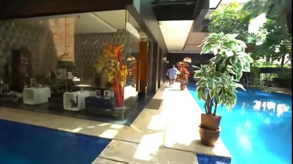 Jennifer Jill jadi sorotan usai ungkap tagihan listrik rumahnya mencapai hampir Rp100 juta&period; Yuk intip potret rumahnya&excl;