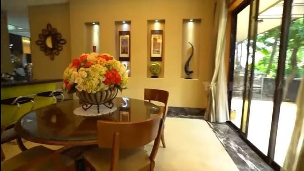 Jennifer Jill jadi sorotan usai ungkap tagihan listrik rumahnya mencapai hampir Rp100 juta&period; Yuk intip potret rumahnya&excl;