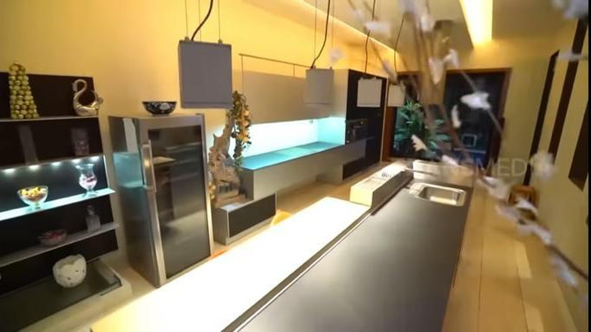 Jennifer Jill jadi sorotan usai ungkap tagihan listrik rumahnya mencapai hampir Rp100 juta&period; Yuk intip potret rumahnya&excl;