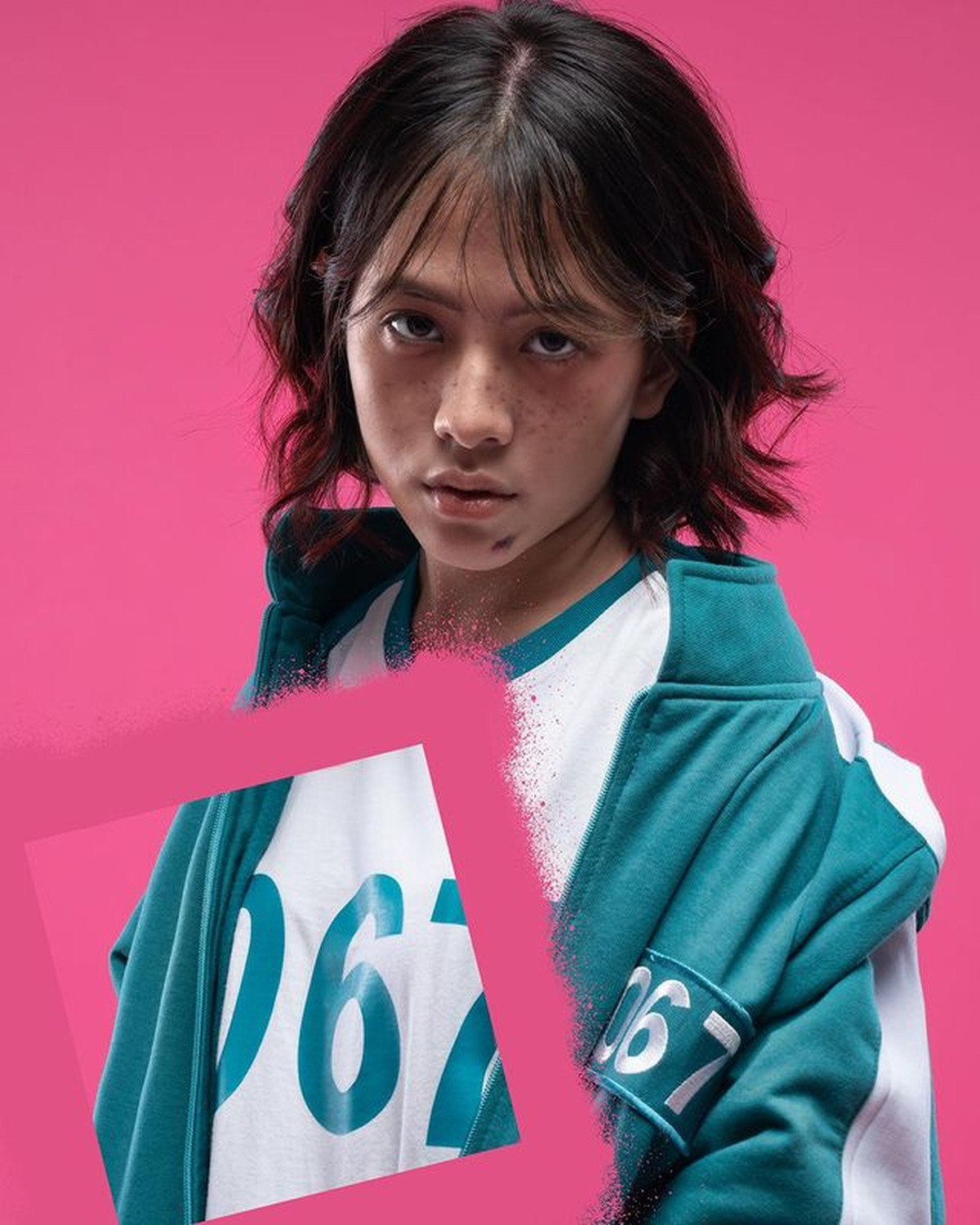 Adhisty Zara melakukan pemotretan bertema Squid Game dan dipuji mirip dengan Kang Sae-byeok&period; Yuk intip&excl;