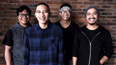 Lirik Lagu Menepi - The Rain