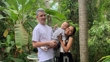BERJODOH DENGAN BULE, PUNYA ANAK LUCU