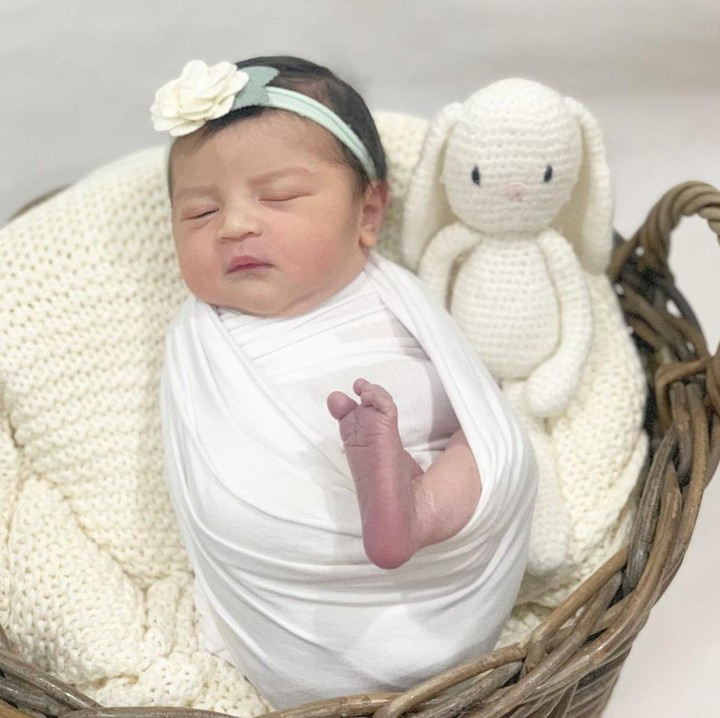 <p>Kira-kira wajah Guzel mirip siapa ya? Mirip Ayah Ali Syakieb atau Bunda Margin? (Foto: Instagram @alisyakieb)</p>
