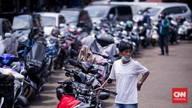 FOTO: Warga Antre Panjang Uji Emisi Gratis di Jakarta