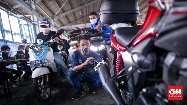 Pemprov DKI mulai hari ini melakukan uji coba razia uji emisi, pelanggar belum ditilang. 